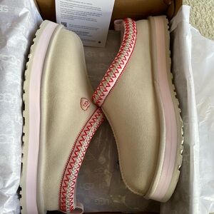 Authentic New Ugg Tazz Love 26’ Kids’ 6 (Women’s 7.5) Sea salt/Rosetta Pink